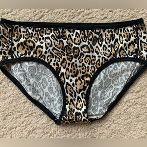 Victoria’s Secret Hiphugger Panty, Leopard, Size S NWOT